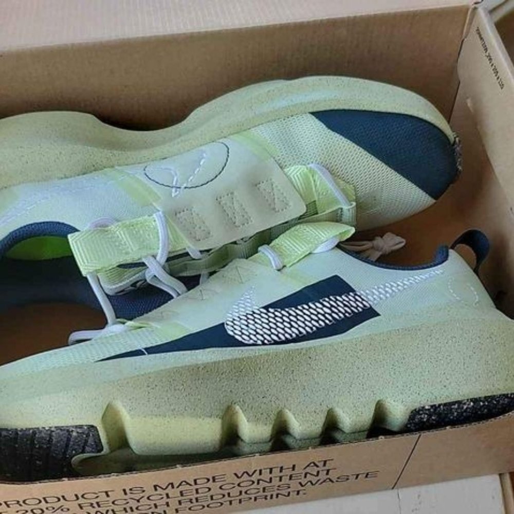 Nike Crater Impact (GS) Lime Ice/ white armory navy - NEW IN BOX - Youth Size 5Y